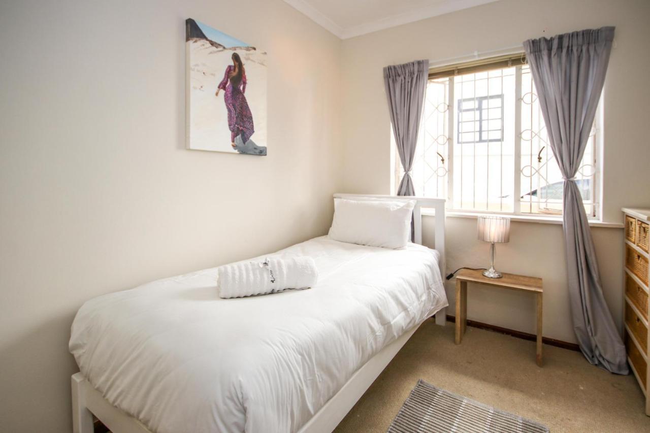 In Sea Point, Fresnaye